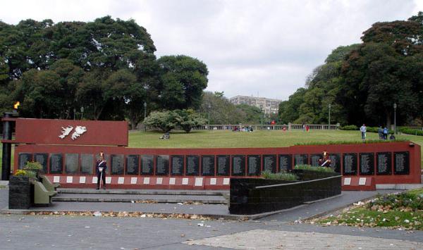 Memorial en la Plaza San Martín de Buenos Aires